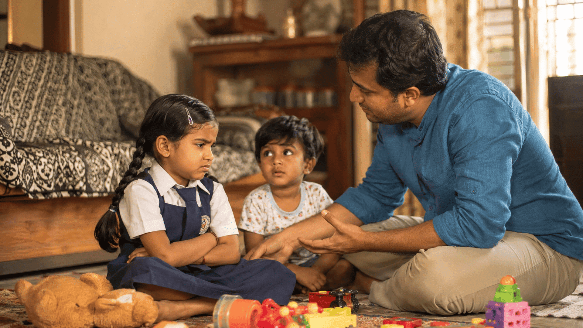 স্কুলে শান্ত, বাসায় রাগী: শিশুর আচরণ এত আলাদা কেন হয়?